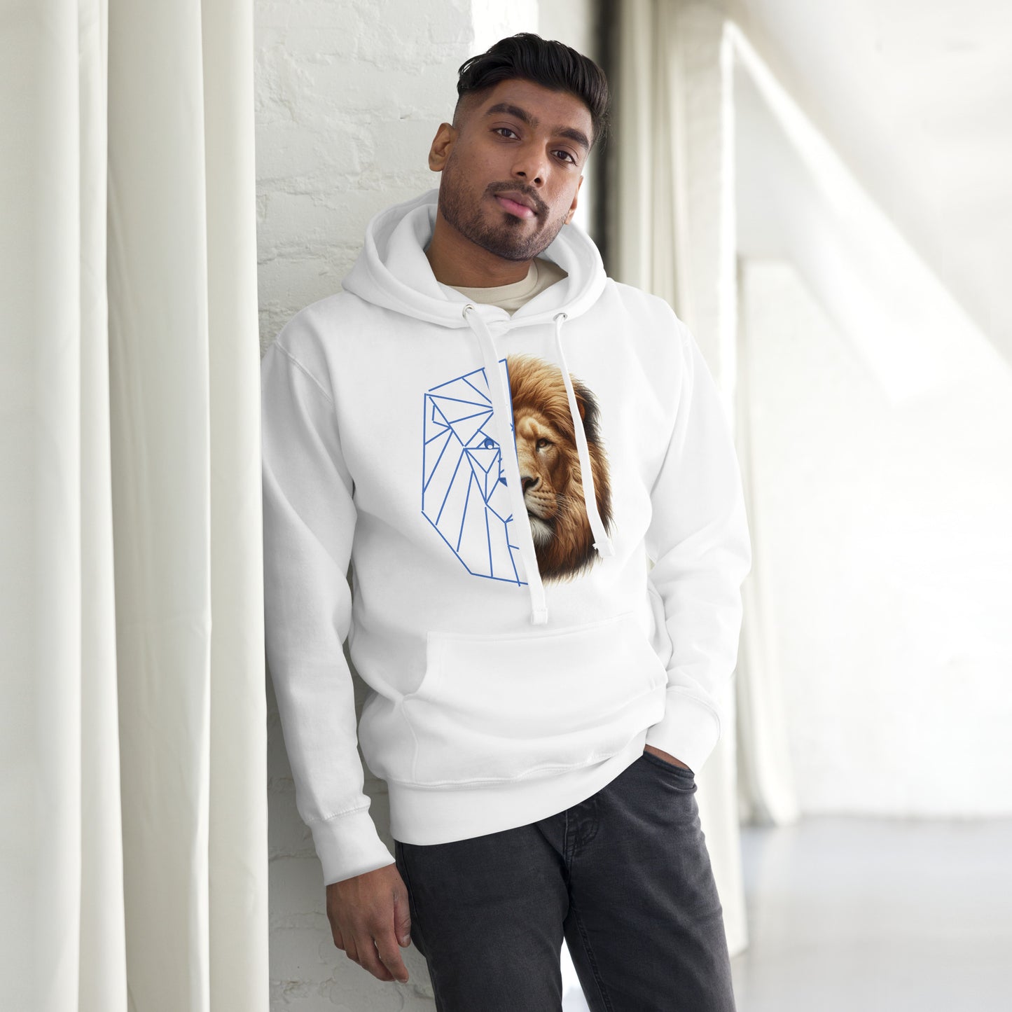 🦁 Embrace Cozy Coolness with Our Lion Print Hoodie! 🦁